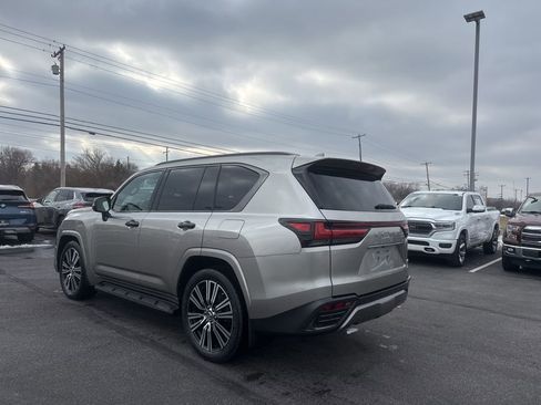 Used 2023 Lexus LX 600 4WD w/ Luxury Package image 5