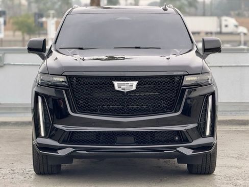 Used 2024 Cadillac Escalade V w/ LPO, ONYX Package image 3