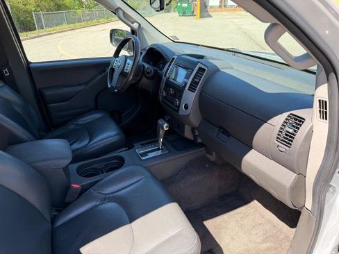 Used 2016 Nissan Frontier SV w/ SV Value Truck Package AWD/4WD image 14