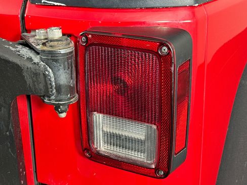 Used 2018 Jeep Wrangler Unlimited Sport w/ Connectivity Group image 31