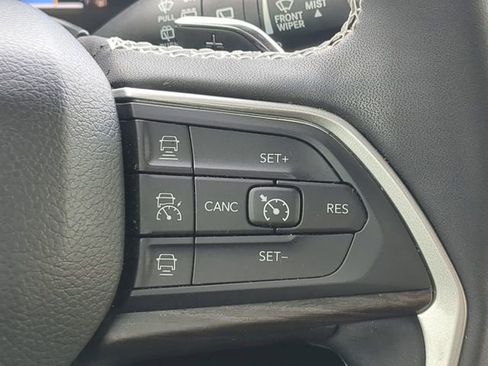 Certified 2023 Jeep Grand Cherokee Limited image 32