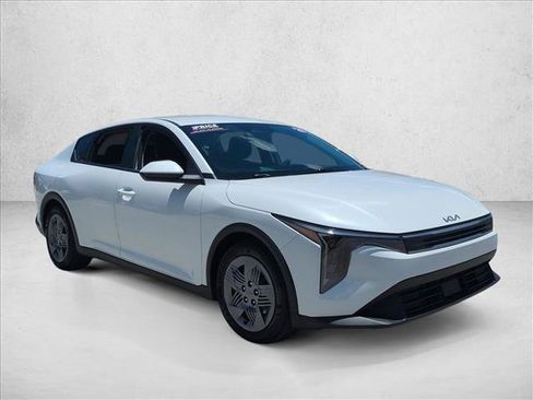 Used 2025 Kia K4 FWD image 3