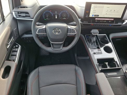 Certified 2025 Toyota Sienna XSE image 13