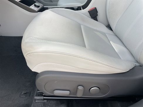 Used 2025 Hyundai Kona Limited image 19