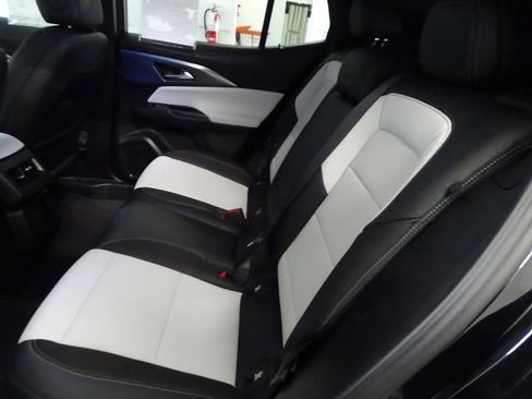 Used 2025 Chevrolet Equinox EV LT FWD image 4