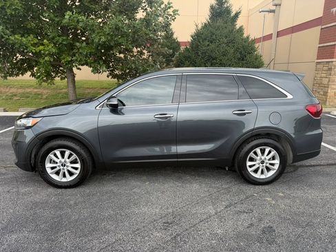 Used 2020 Kia Sorento LX FWD image 2