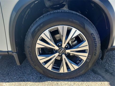 Certified 2023 Nissan Rogue SV image 17