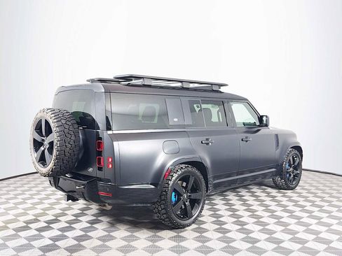 Used 2023 Land Rover Defender 130 X-Dynamic SE image 5