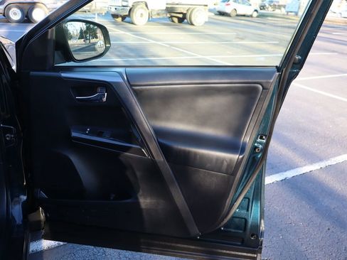 Used 2018 Toyota RAV4 SE w/ Advanced Technology Package image 26