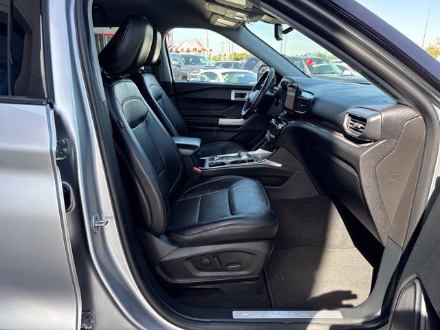 Used 2021 Ford Explorer Limited w/ Equipment Group 301A AWD/4WD image 13