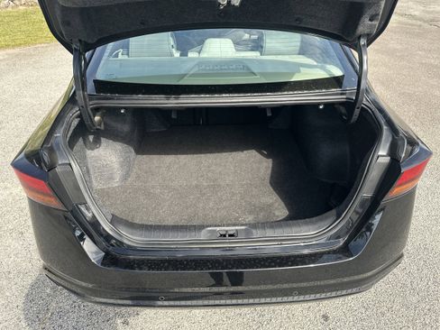Used 2024 Nissan Altima 2.5 SV FWD image 18