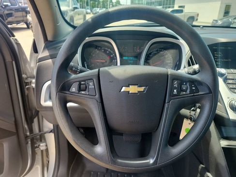 Used 2017 Chevrolet Equinox LS FWD image 19