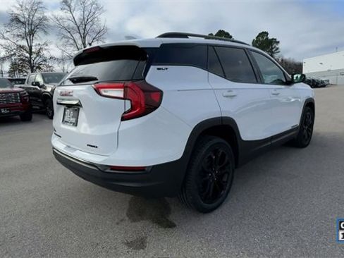 Used 2022 GMC Terrain SLT w/ Elevation Edition image 10