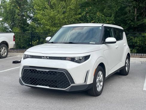 Used 2025 Kia Soul LX w/ LX Technology Package FWD image 3
