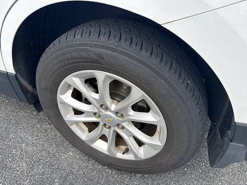 Used 2018 Chevrolet Equinox LS FWD image 24