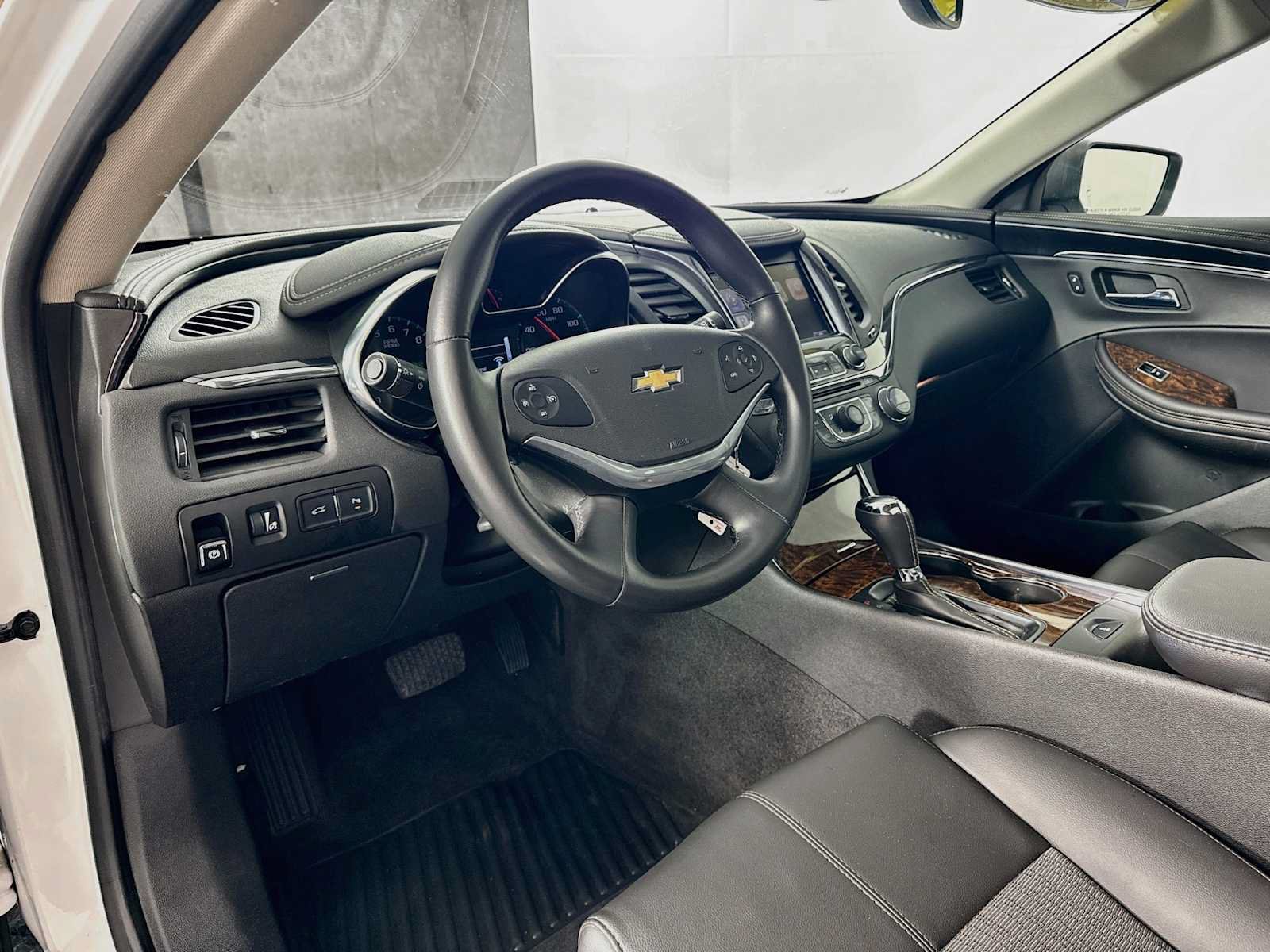 Used 2014 Chevrolet Impala LT w/ Convenience Package FWD image 6