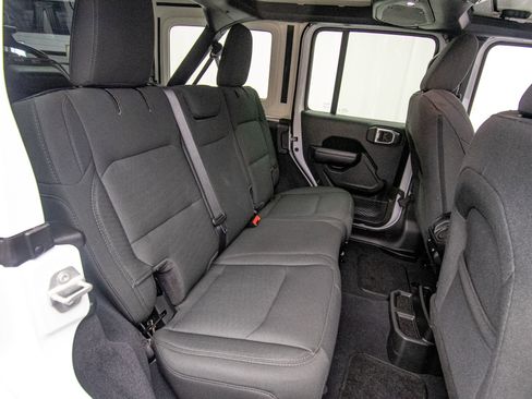 Used 2024 Jeep Wrangler Unlimited Rubicon AWD/4WD image 23