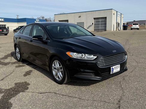 Used 2016 Ford Fusion SE image 2