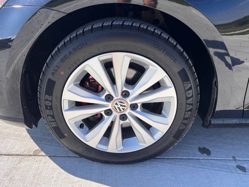 Used 2018 Volkswagen Golf SE image 25