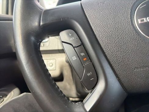 Used 2011 GMC Acadia Denali image 34