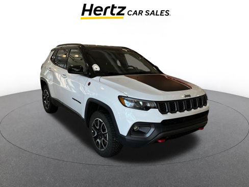 Used 2025 Jeep Compass Trailhawk AWD/4WD image 1