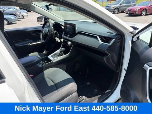 Used 2022 Toyota RAV4 LE AWD/4WD image 11