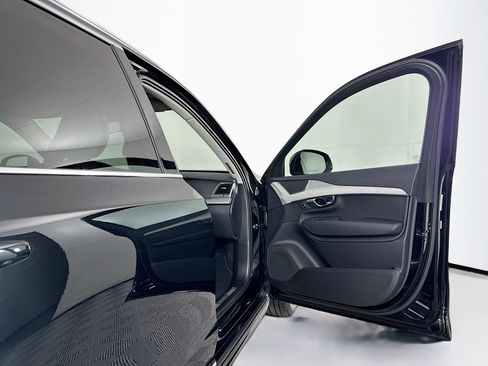 Used 2025 Volvo XC90 B5 Core image 35