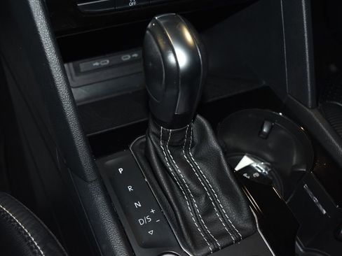 Used 2022 Volkswagen Atlas Cross Sport SEL image 17