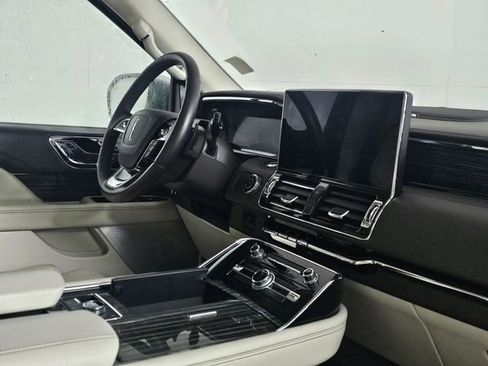 Used 2022 Lincoln Navigator Black Label image 10