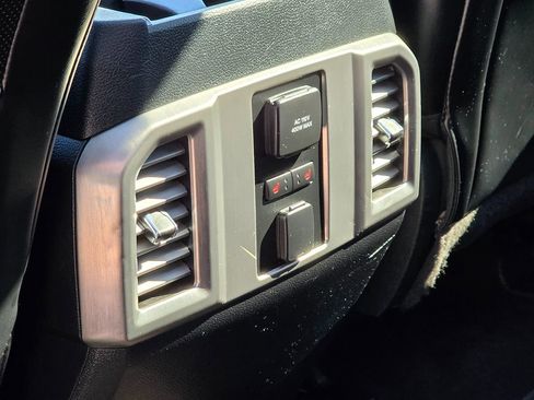 Used 2015 Ford F150 Platinum w/ Equipment Group 701A Luxury image 28