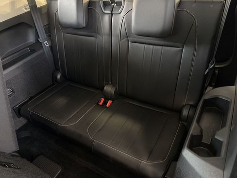 Certified 2023 Volkswagen Tiguan SE w/ Panoramic Sunroof Package FWD image 32