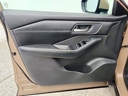 Used 2024 Nissan Rogue SV w/ SV Premium Package FWD image 11