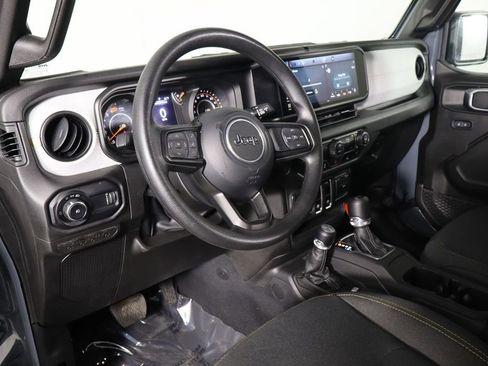 Used 2025 Jeep Wrangler Sport AWD/4WD image 17