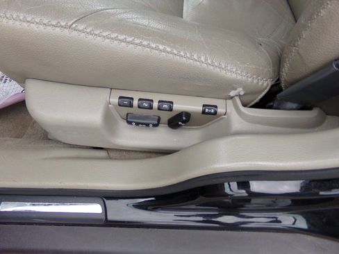 Used 2004 Volvo V70 AWD/4WD image 17