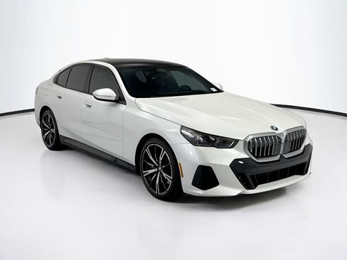Used 2026 BMW 550e xDrive w/ Premium Package AWD/4WD image 3