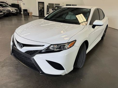 Used 2019 Toyota Camry SE FWD image 18