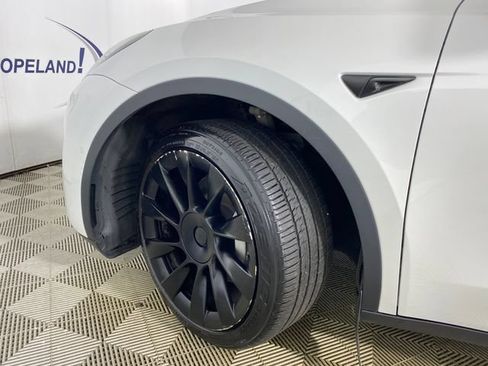 Used 2021 Tesla Model Y Long Range AWD/4WD image 22