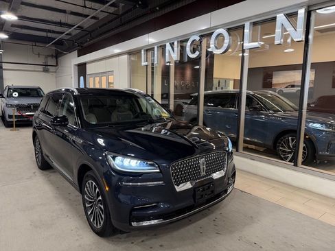 Used 2023 Lincoln Aviator Reserve w/ Equipment Group 201A AWD/4WD image 3