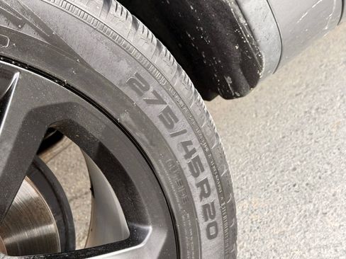 Used 2017 Volkswagen Touareg Wolfsburg Edition image 17