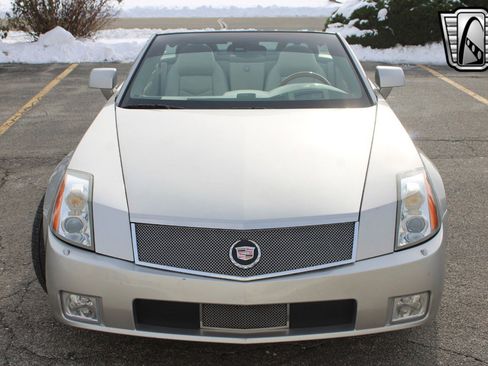Used 2005 Cadillac XLR image 13