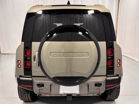 Used 2024 Land Rover Defender 110 X-Dynamic SE image 7