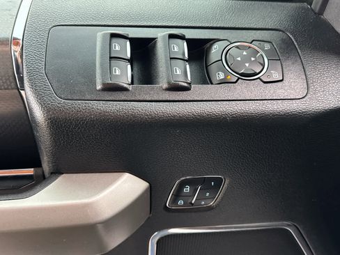 Used 2017 Ford F150 Lariat image 12