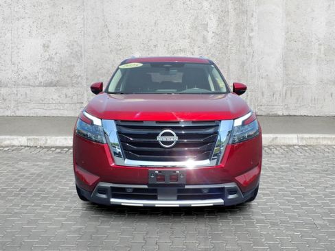 Used 2025 Nissan Pathfinder SL AWD/4WD image 3