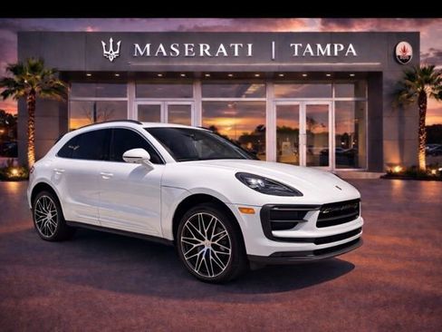Used 2023 Porsche Macan image 1