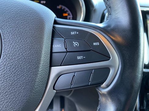 Used 2020 Jeep Grand Cherokee Overland AWD/4WD image 19