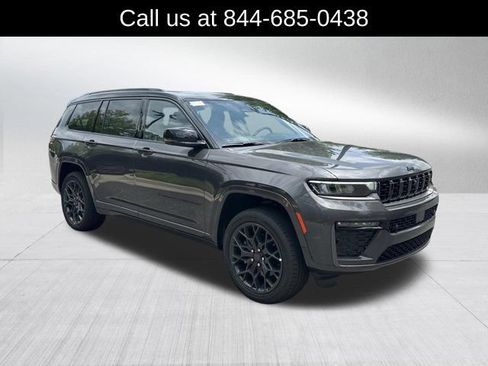 New 2026 Jeep Grand Cherokee L Summit w/ Obsidian Package AWD/4WD image 3