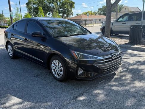Used 2019 Hyundai Elantra SE w/ Cargo Package FWD image 2