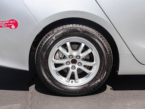 Used 2021 Toyota Prius Prime LE w/ Carpet Mat Package (TMS) FWD image 9