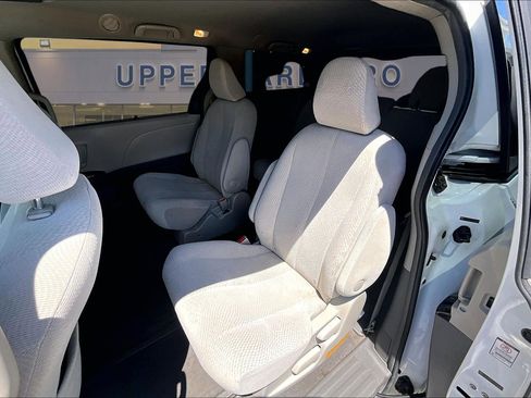 Used 2012 Toyota Sienna LE w/ Towing Pkg AWD/4WD image 26