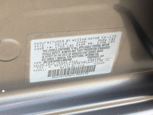 Used 2015 Nissan Versa SV FWD image 39